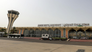 صواريخ تستهدف مطار عدن وتحويل رحلة من القاهرة إلى جدة.. والسعودية تعترض هجومًا قرب الرياض
