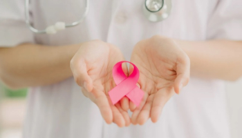 تجمع الأطباء ينظم حملة مجانية للكشف المبكر عن سرطان الثدي بمركز الشياح