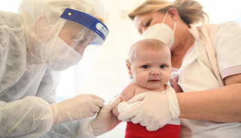 التوصل إلى أول لقاح يحمي الأطفال الرضع من فيروس RSV 