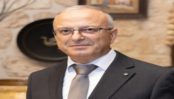 وحيد في أفكاره