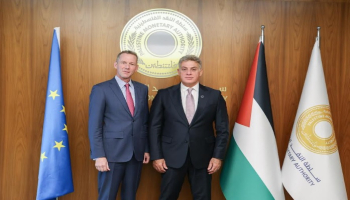 البنوك الفلسطينية أمام مهلة 31 ديسمبر.. سلطة النقد تحذر من استمرار الحلول المؤقتة مع إسرائيل