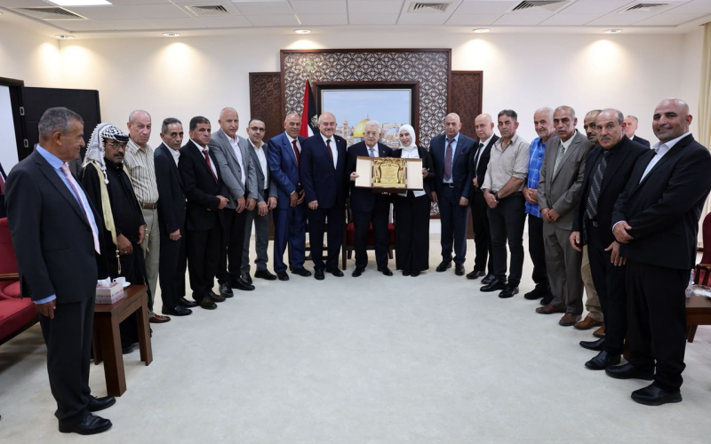 عباس لرؤساء بلديات القدس: دعم صمود المقدسيين وحماية مؤسساتهم أولوية ثابتة