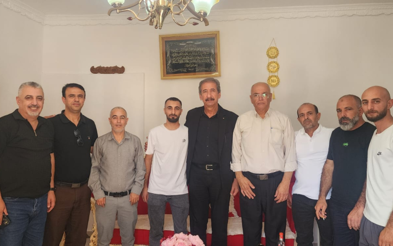 وفد قيادي من «النضال الشعبي» يزور الأسير المحرر براء طعمة والمناضلة ميسون شريتح في طولكرم | نداء الوطن