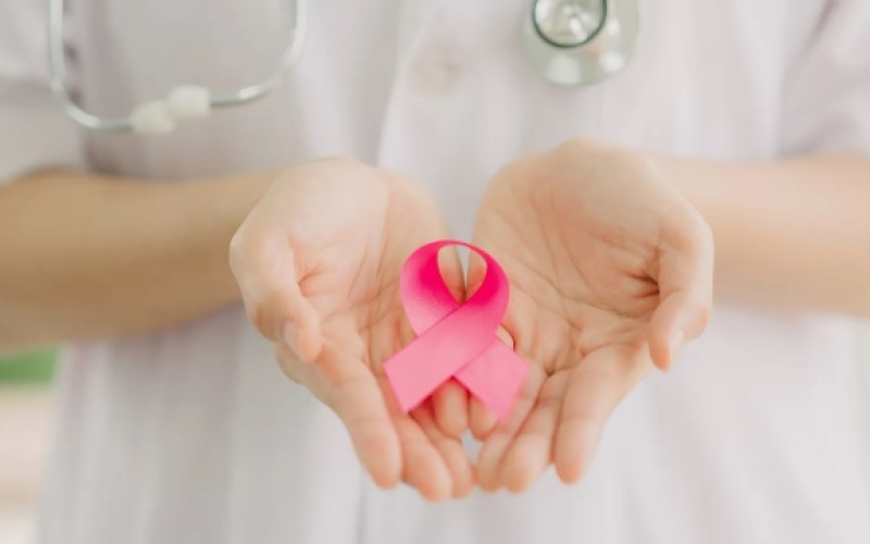 تجمع الأطباء ينظم حملة مجانية للكشف المبكر عن سرطان الثدي بمركز الشياح