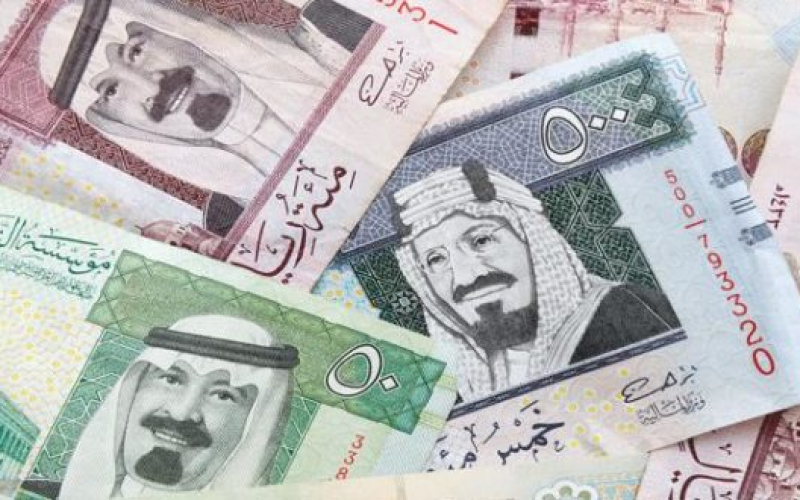دليل تحويل الأموال من السعودية إلى الخارج: أفضل التطبيقات، الرسوم، وأعلى سعر صرف
