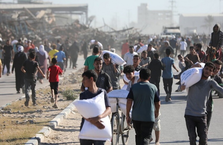 GHF غزة: اتهامات حادة لمؤسسة GHF بالتعاون مع الاحتلال وضلوعها في استشهاد 130 مدنيًا